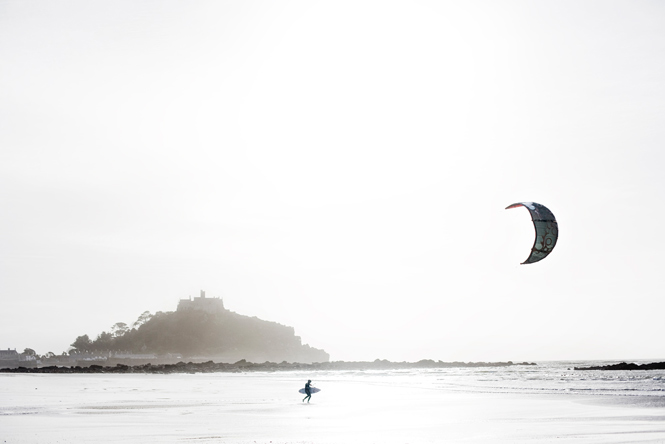 Kitesurfing at Marazion beach