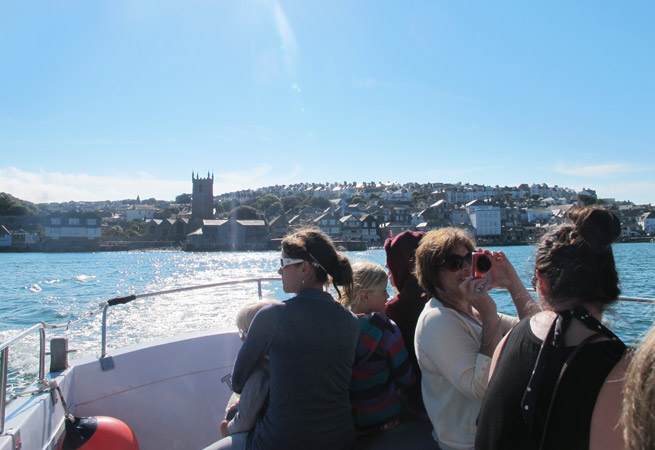 Seal_Island_boat_trip._Tiger_Lilly_leaves_St_Ives_Harbour_with_passengers