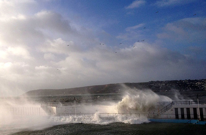 Waves-over-Jubilee-Pool